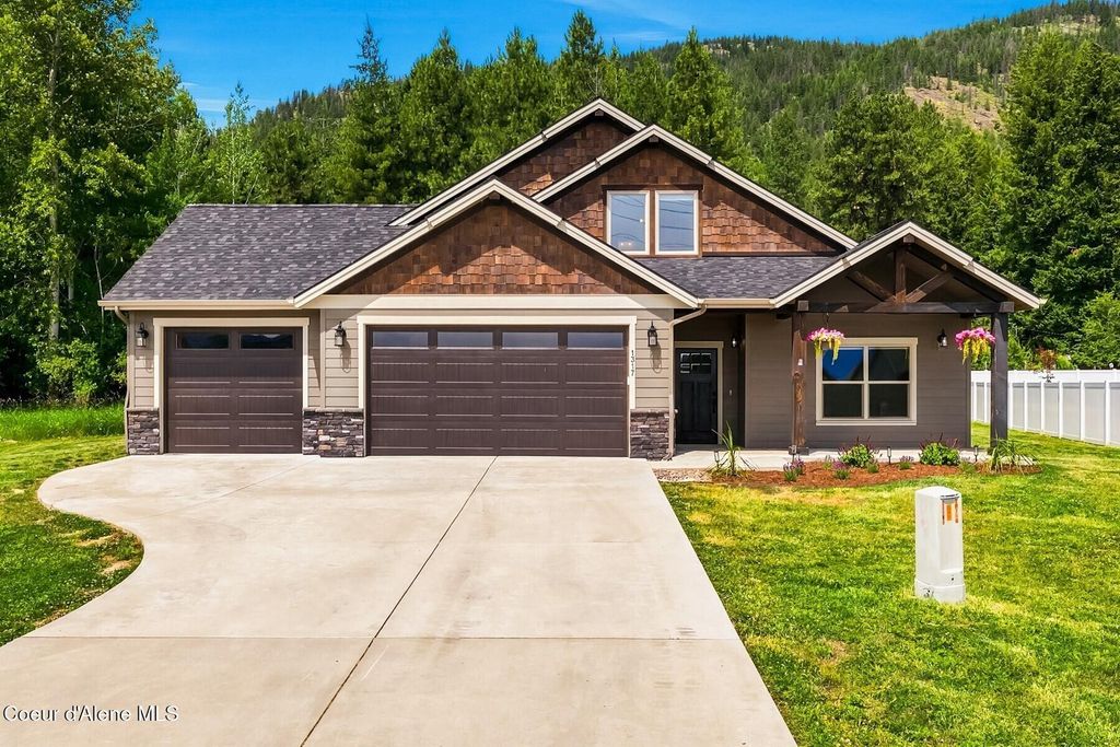 Photo of 1317 Prominence Ct, Sandpoint, ID 83864 (MLS # 26-6628)