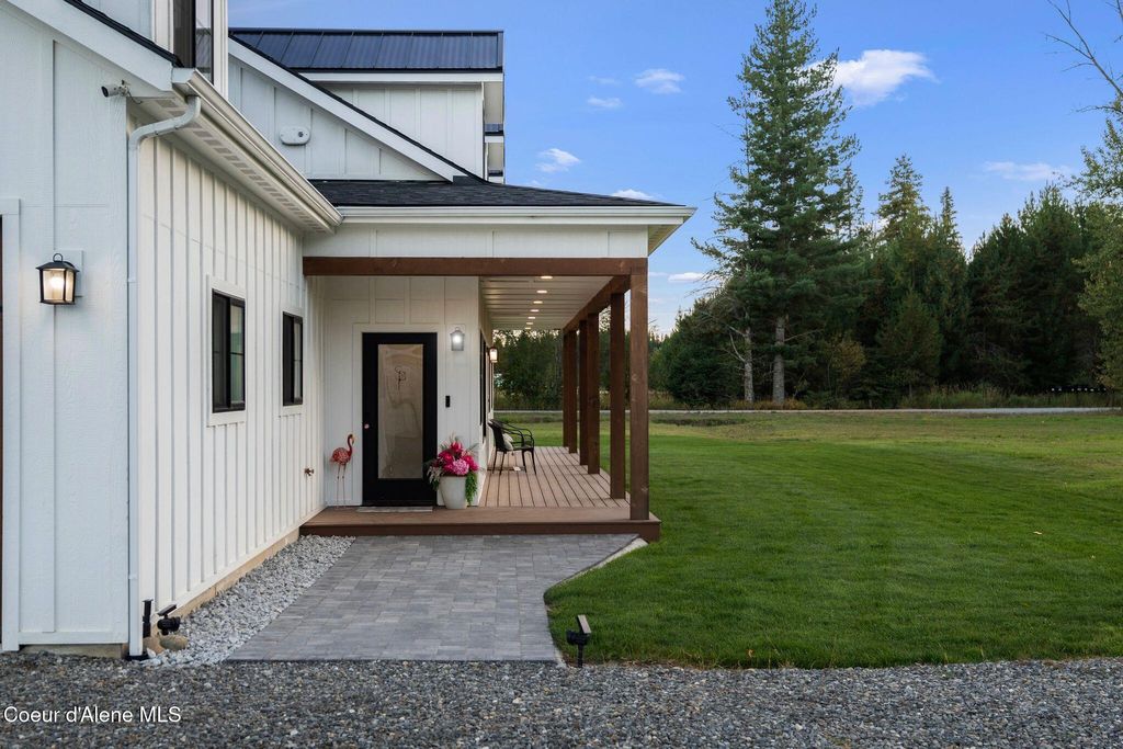 Photo of 61 Lightfoot Dr, Sandpoint, ID 83864 (MLS # 26-3354)