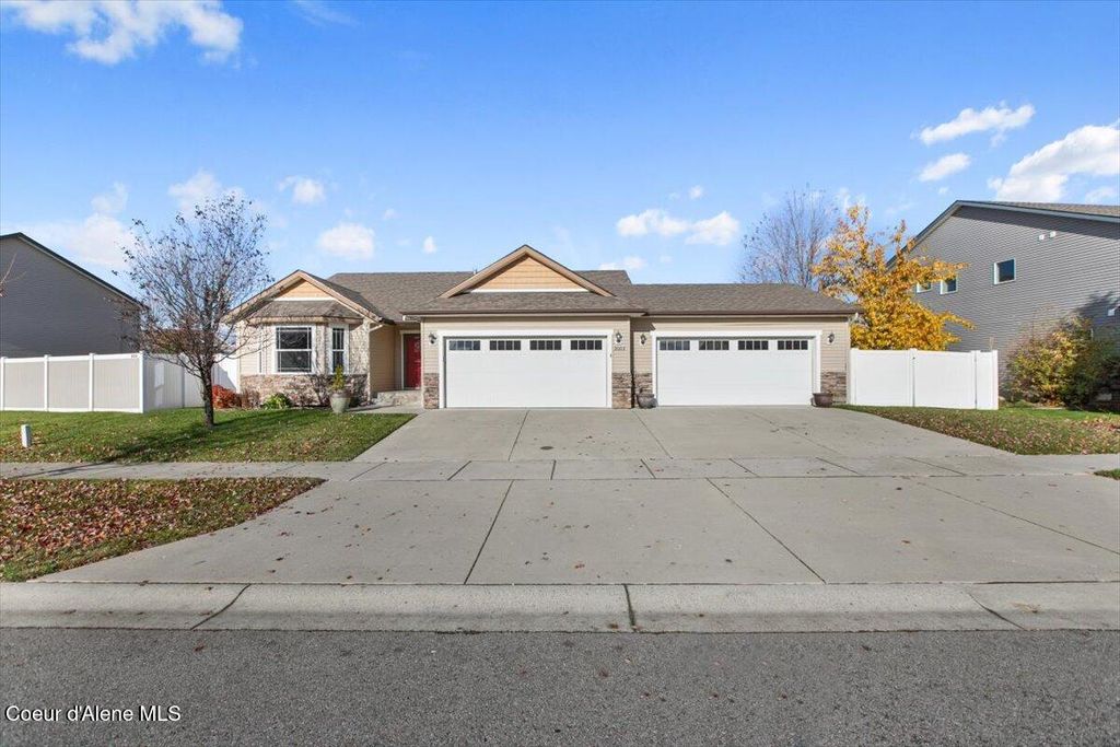 Photo of 2002 FREELAND Dr, Coeur dAlene, ID 83815 (MLS # 25-10941)