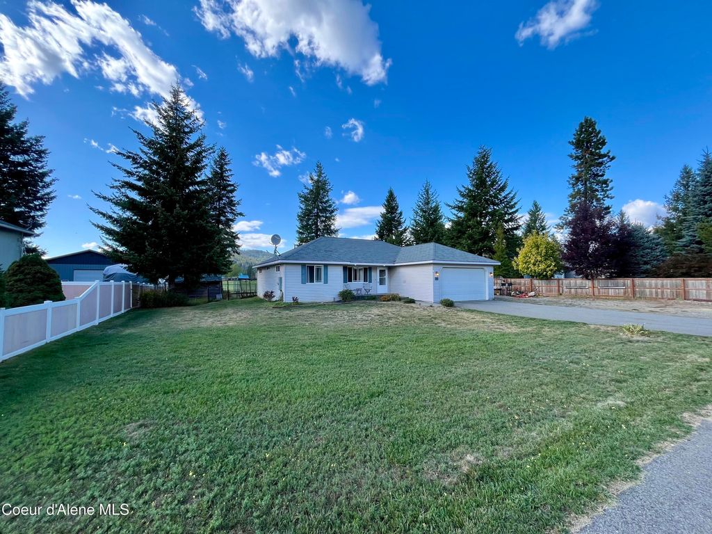 Photo of 31123 10TH Ave, Spirit Lake, ID 83869 (MLS # 25-10146)