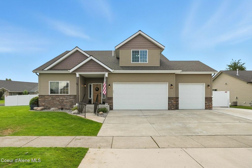 Photo of 528 ASHWORTH Ln, Post Falls, ID 83854 (MLS # 25-10178)