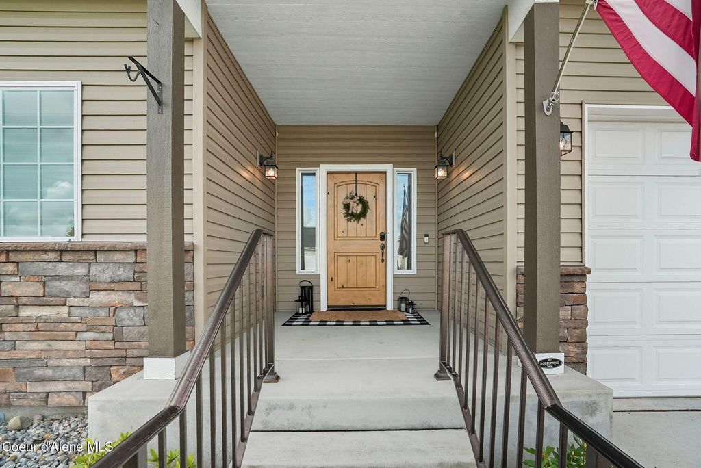 Photo of 528 ASHWORTH Ln, Post Falls, ID 83854 (MLS # 25-10178)