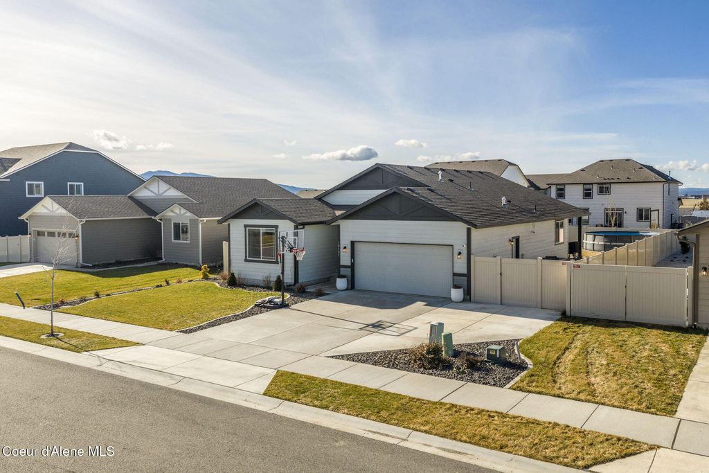 Photo of 10121 BELGRAVE Loop, Hayden, ID 83835 (MLS # 26-1195)