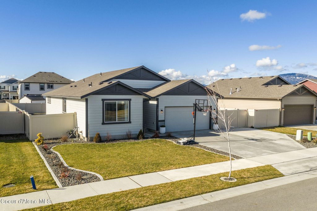 Photo of 10121 BELGRAVE Loop, Hayden, ID 83835 (MLS # 26-1195)