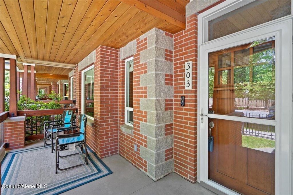 Photo of 303 11TH St, Coeur dAlene, ID 83814 (MLS # 25-5918)