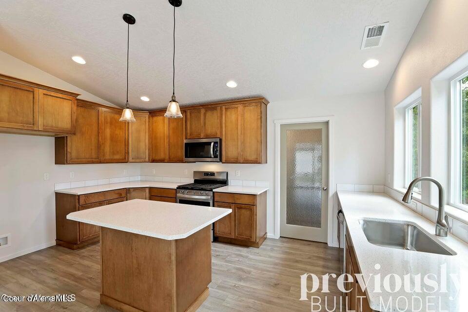 Hayden, Idaho 83835, United States, 3 Bedrooms Bedrooms, ,2 BathroomsBathrooms,Residential,Pending,58119