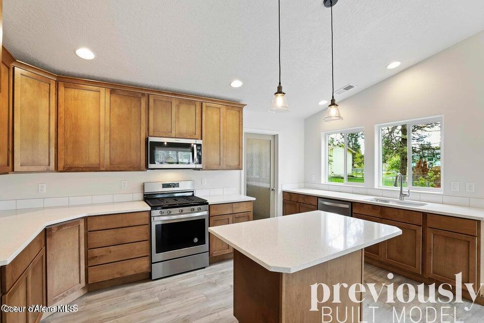 Hayden, Idaho 83835, United States, 3 Bedrooms Bedrooms, ,2 BathroomsBathrooms,Residential,Pending,58119