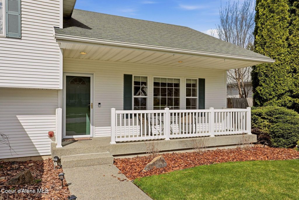 Photo of 9201 Castle Way, Hayden, ID 83835 (MLS # 26-3145)