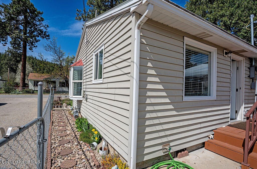 Photo of 407 5th St, Pinehurst, ID 83850 (MLS # 26-3977)