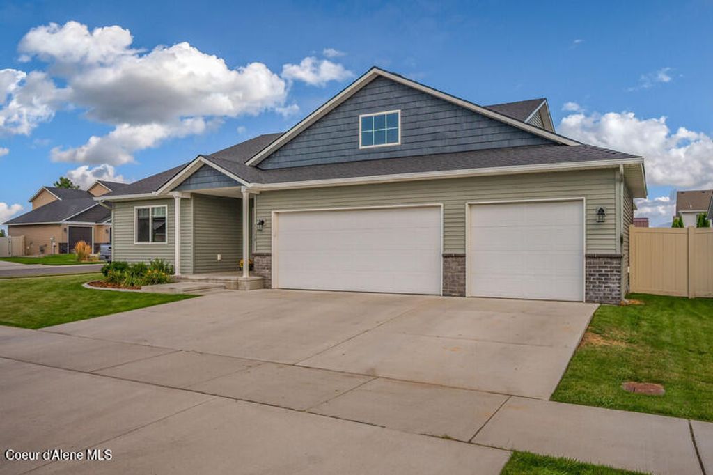 Photo of 3336 KIERNAN Dr, Post Falls, ID 83854 (MLS # 25-9324)