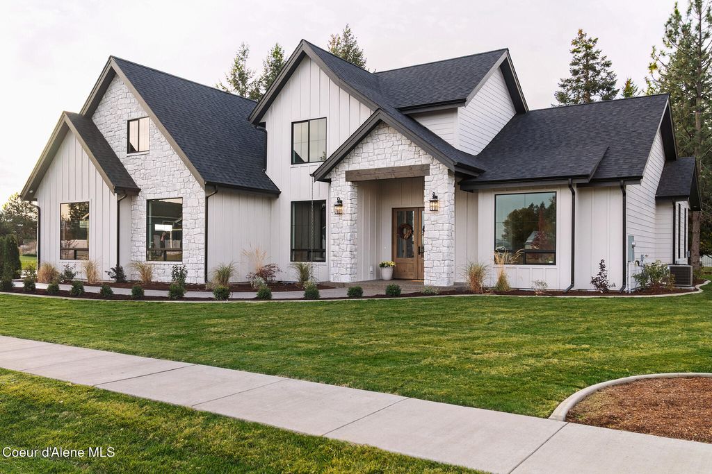 Photo of 2114 Boyles Ave, Hayden, ID 83835 (MLS # 25-11579)