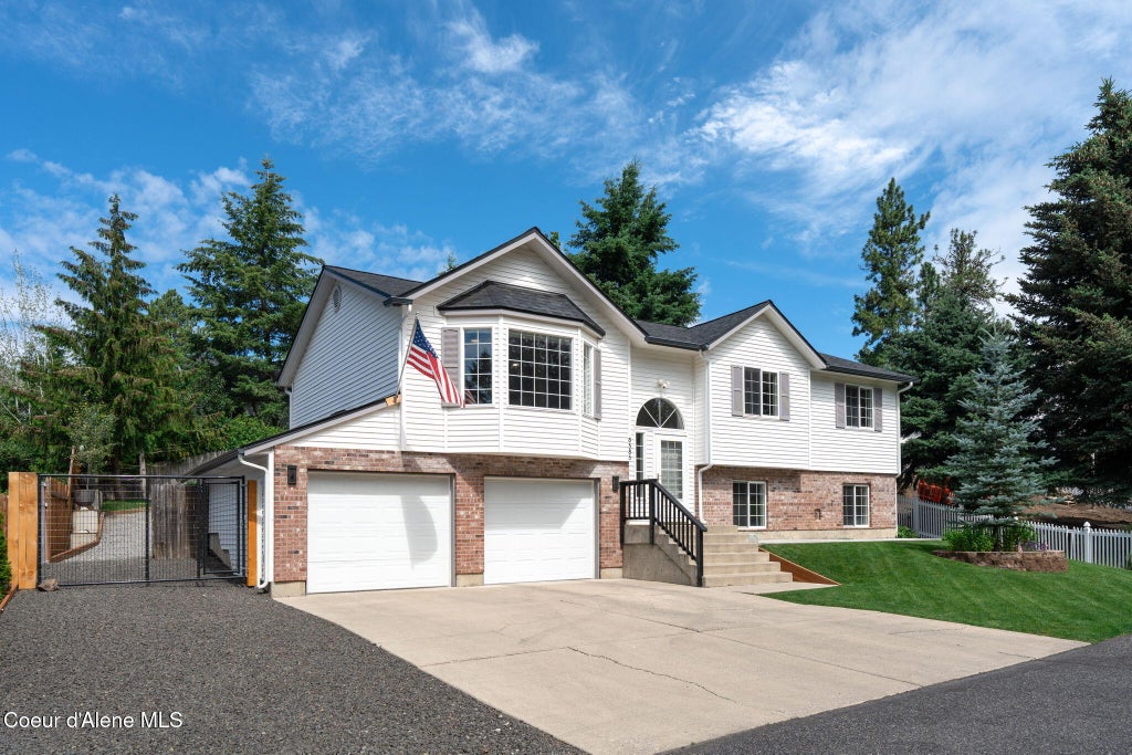 Photo of 8585 Audubon DR, Hayden, ID 83835 (MLS # 26-8528)