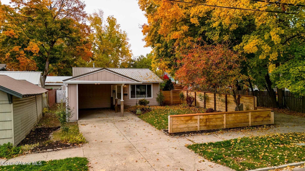 Photo of 216 4th Ave, Sandpoint, ID 83864 (MLS # 26-10344)