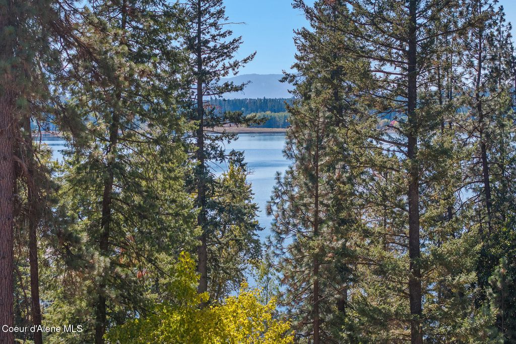 Photo of 12076 Wildwood Point Point, Hauser, ID 83854 (MLS # 25-10269)