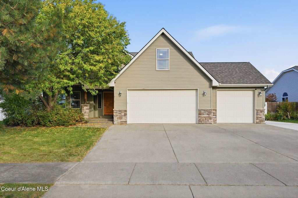 Photo of 2729 Porthill CT, Hayden, ID 83835 (MLS # 26-9965)
