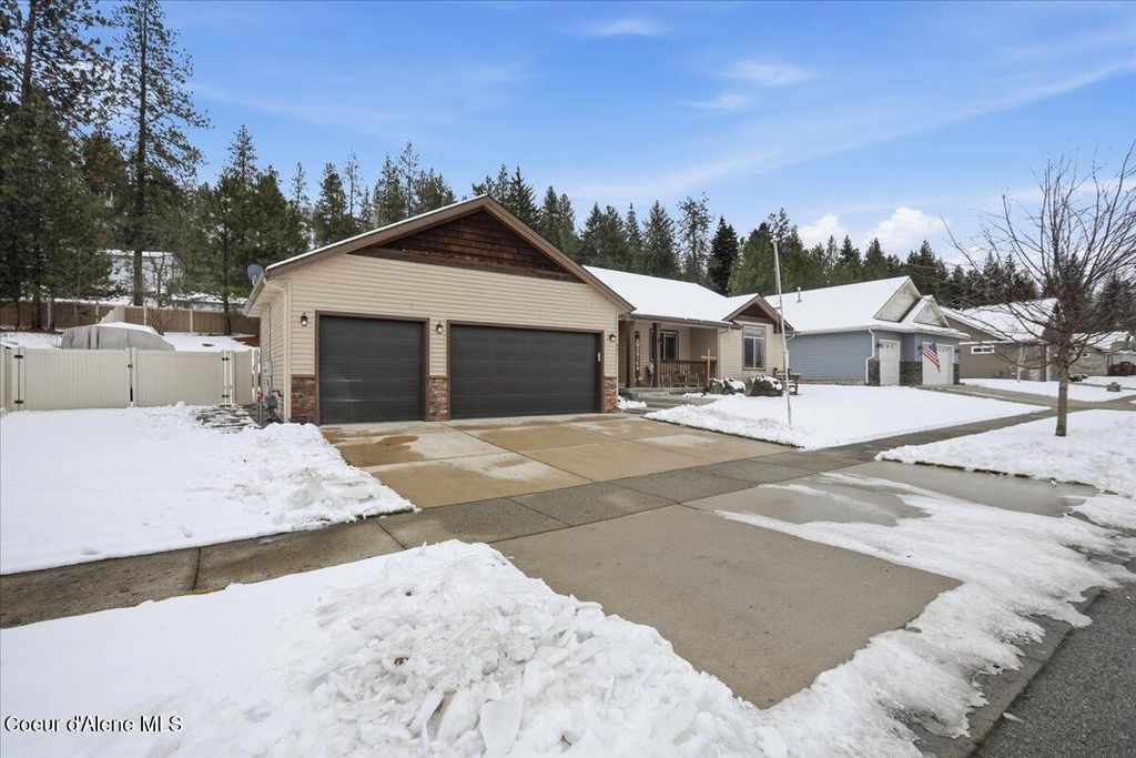 Photo of 940 Harlequin Dr, Post Falls, ID 83854 (MLS # 26-511)