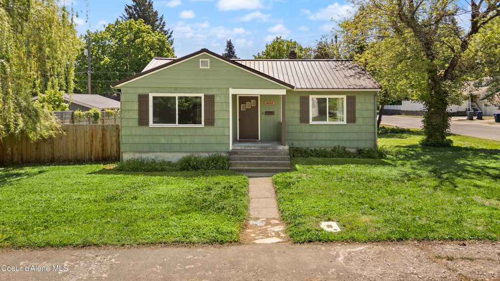 Photo of 1002 Montana Ave, Coeur dAlene, ID 83814 (MLS # 26-4918)