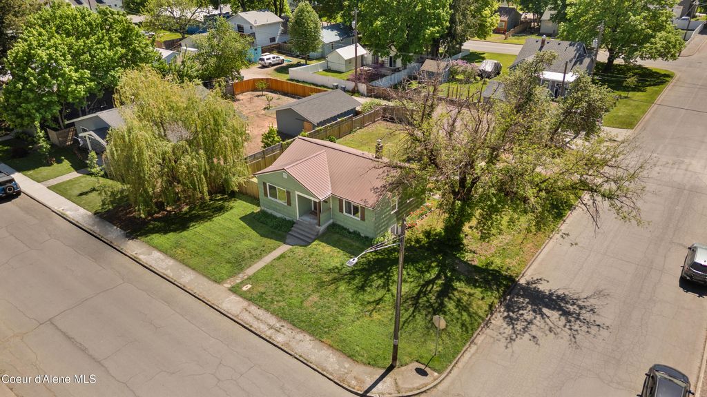 Photo of 1002 Montana Ave, Coeur dAlene, ID 83814 (MLS # 26-4918)