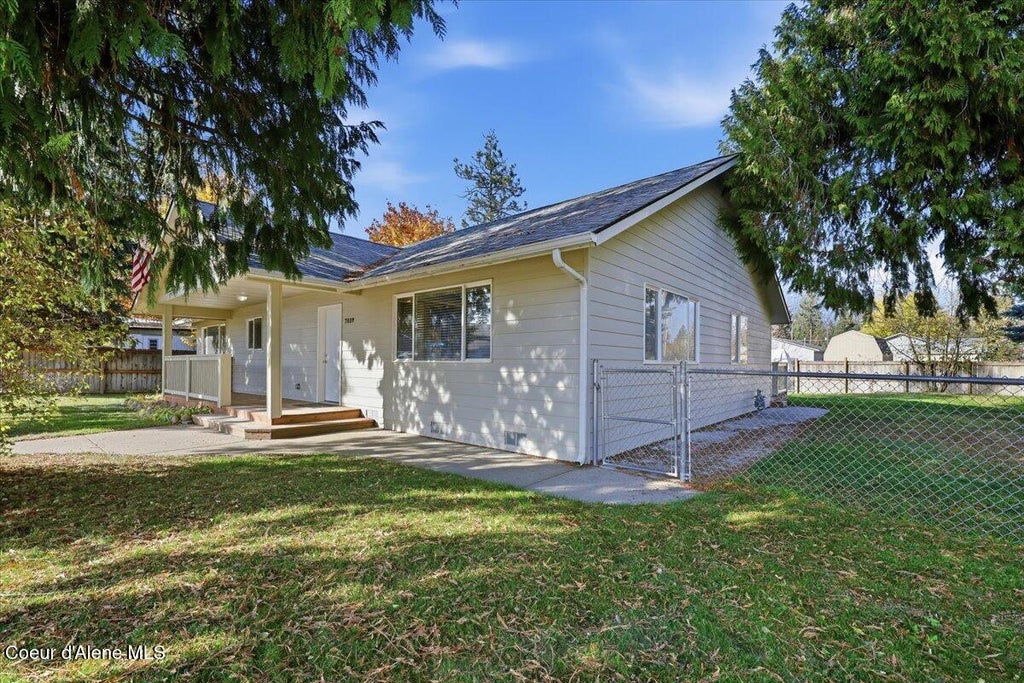 Photo of 7809 Fivepoint ST, Rathdrum, ID 83858 (MLS # 26-10445)