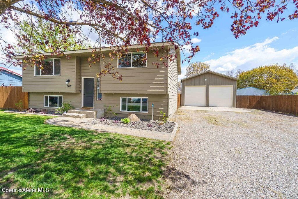 Photo of 1879 Prairieview Dr, Post Falls, ID 83854 (MLS # 26-4493)