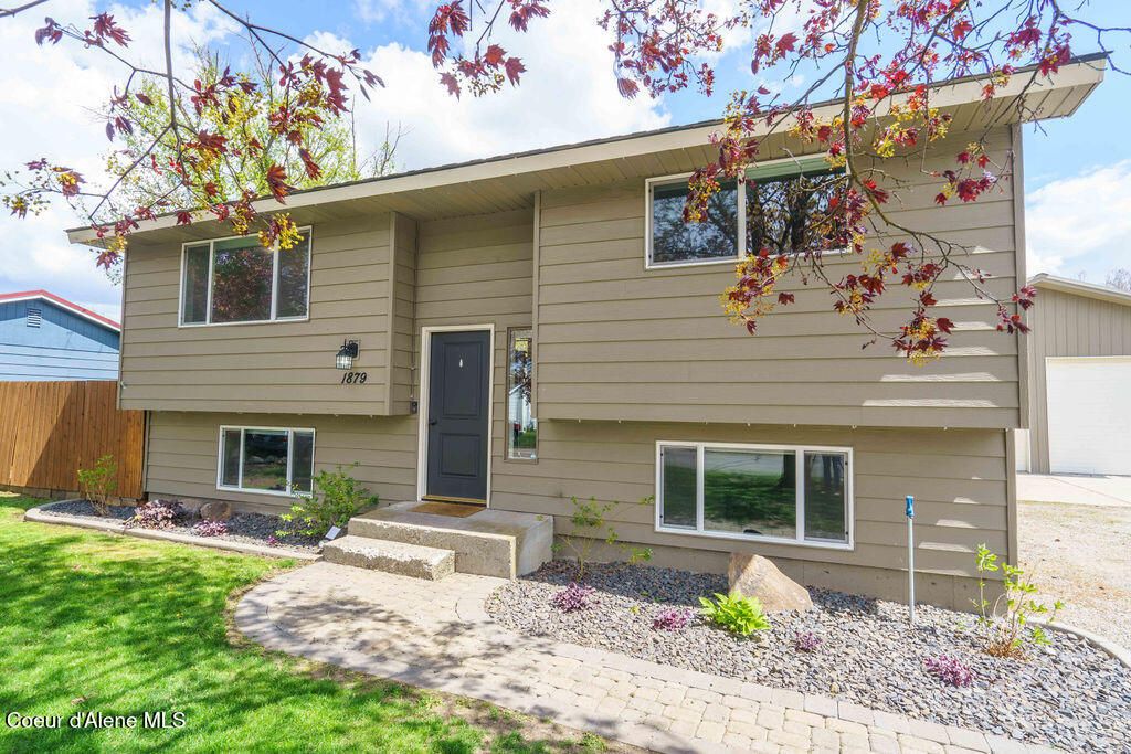 Photo of 1879 Prairieview Dr, Post Falls, ID 83854 (MLS # 26-4493)