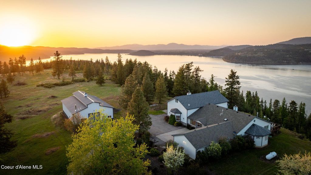 Photo of 5522 Aripa Rd, Harrison, ID 83833 (MLS # 26-5336)