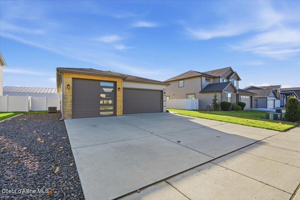 Photo of 3294 GIOVANNI Ln, Hayden, ID 83835 (MLS # 25-11134)