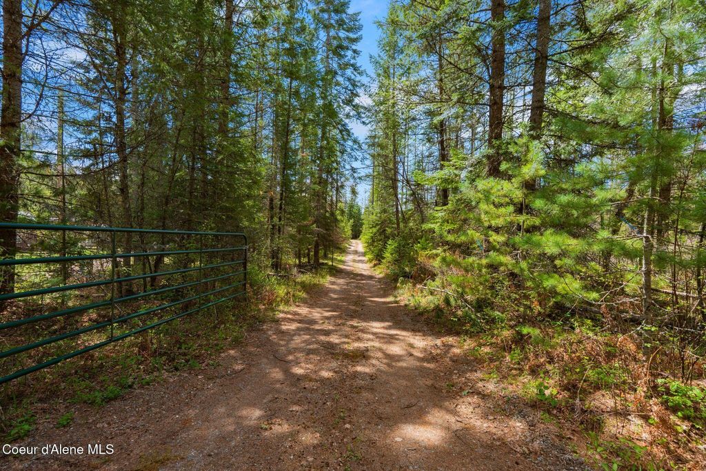 Photo of 1142 Salee Creek Creek, Bayview, ID 83803 (MLS # 26-4216)