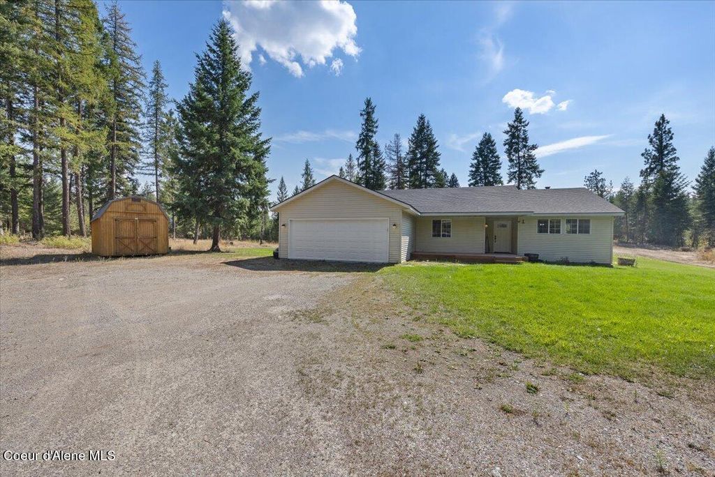 Photo of 32411 Kelso Dr, Spirit Lake, ID 83869 (MLS # 25-9363)
