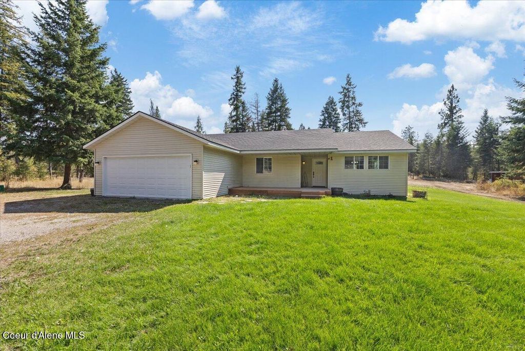 Photo of 32411 Kelso Dr, Spirit Lake, ID 83869 (MLS # 25-9363)
