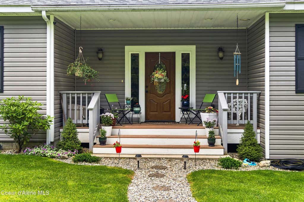 Photo of 518 High Rd, Sandpoint, ID 83864 (MLS # 26-6572)