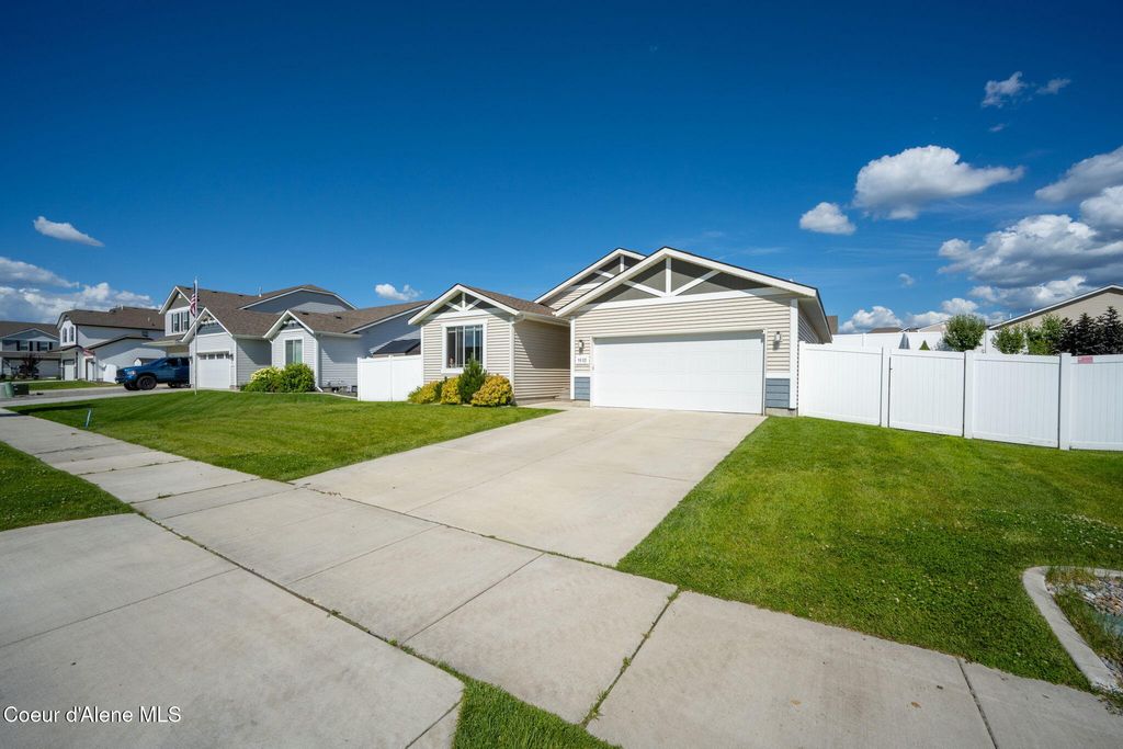 Photo of 9852 Berkshire St, Hayden, ID 83835 (MLS # 26-6881)