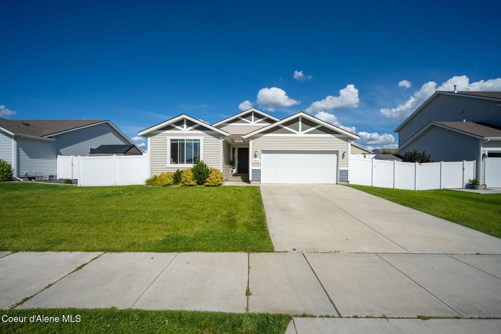 Photo of 9852 Berkshire St, Hayden, ID 83835 (MLS # 26-6881)