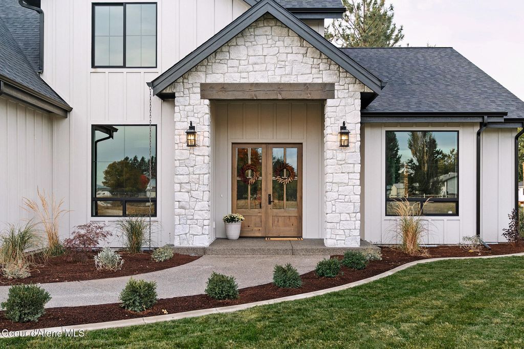 Photo of 2114 Boyles Ave, Hayden, ID 83835 (MLS # 25-10493)