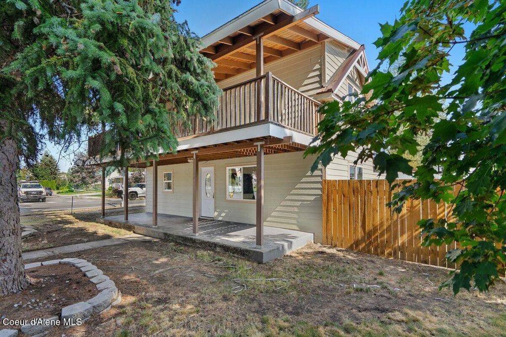 Photo of 1152 7TH St, Coeur dAlene, ID 83814 (MLS # 25-9499)