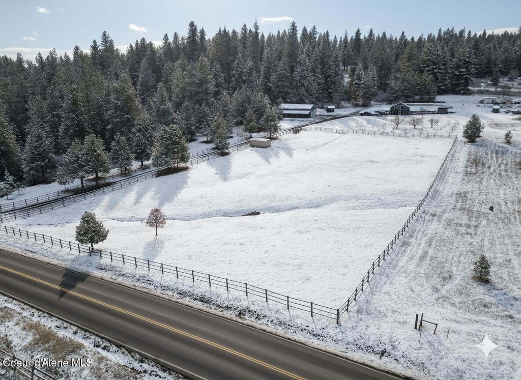 Photo of 25627 LOFFS BAY Rd, Coeur dAlene, ID 83814 (MLS # 25-11577)