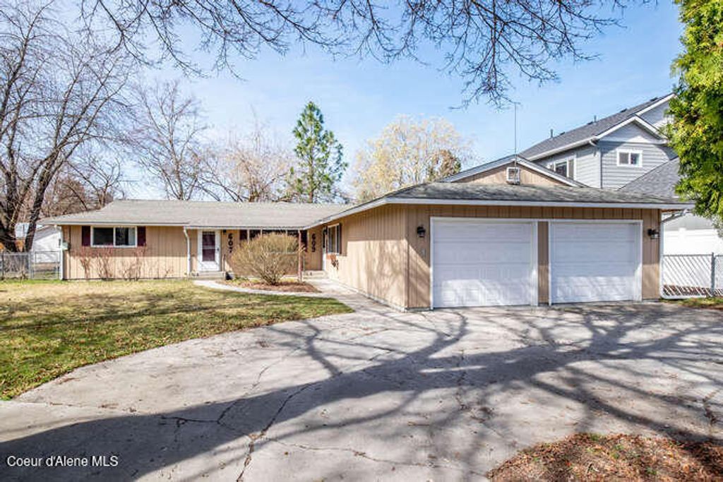 Photo of 607 16TH St, Coeur dAlene, ID 83814 (MLS # 25-8517)