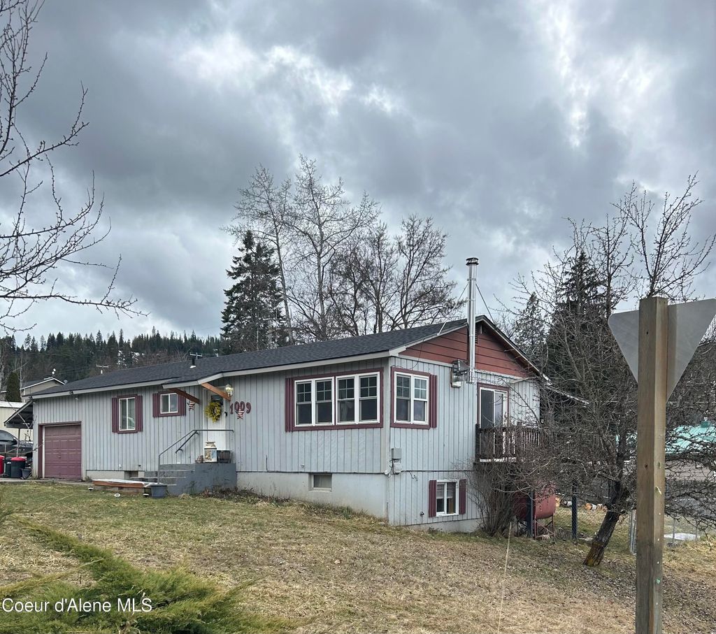 Photo of 1009 2nd St, St. Maries, ID 83861 (MLS # 26-2326)