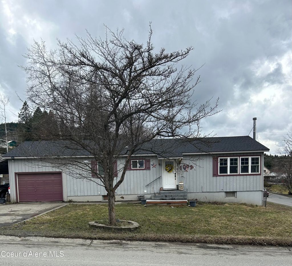 Photo of 1009 2nd St, St. Maries, ID 83861 (MLS # 26-2326)