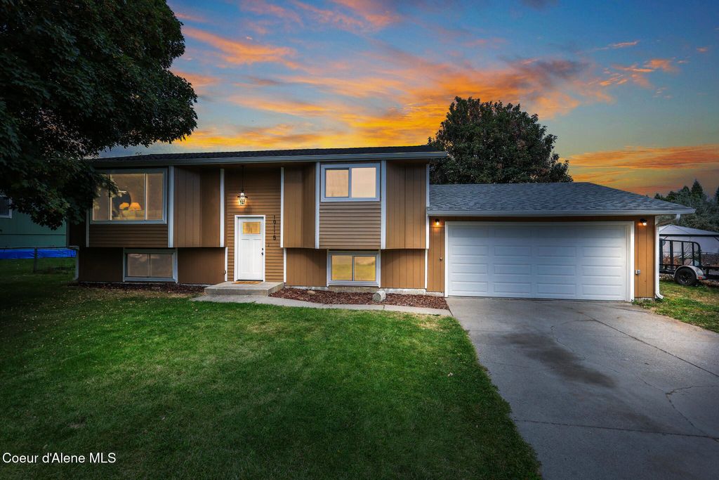Photo of 19115 Nixon Ave, Spokane Valley, WA 99016 (MLS # 25-9951)
