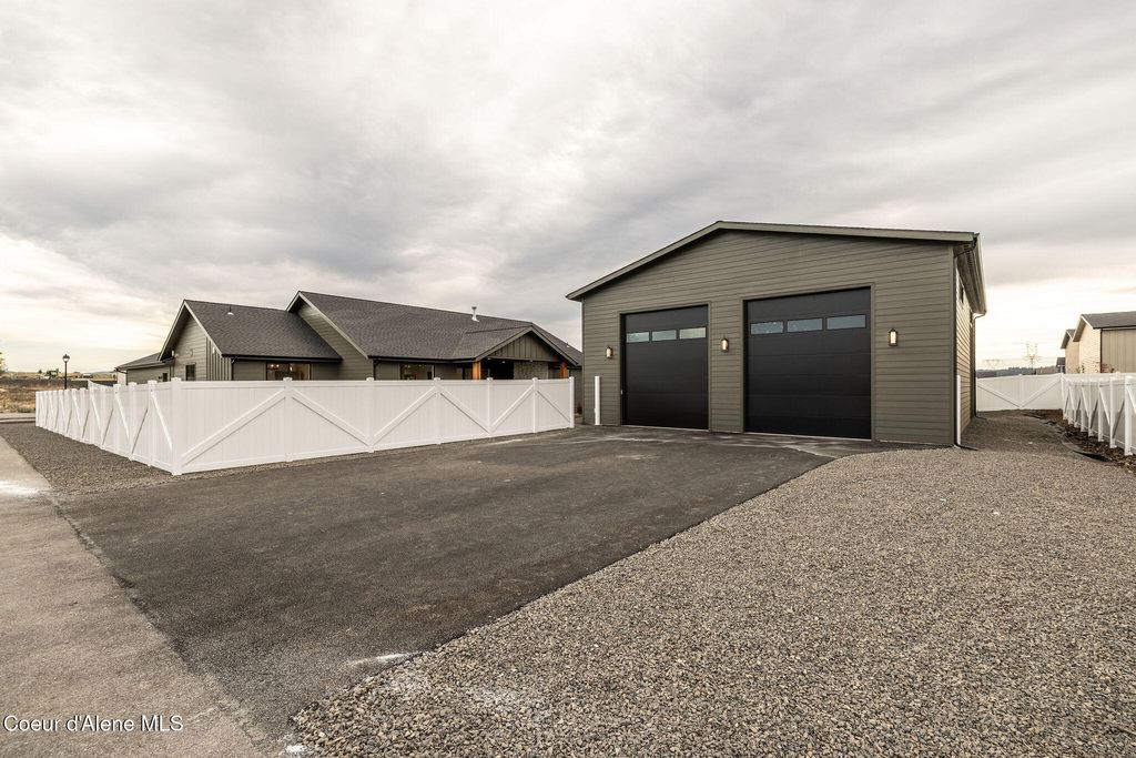 Photo of 8039 SPLITRAIL Ave, Rathdrum, ID 83858 (MLS # 25-10360)