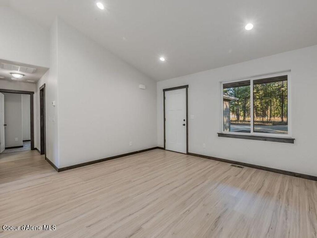 Photo of 9490 Sunnyside Rd, Sandpoint, ID 83864 (MLS # 26-153)