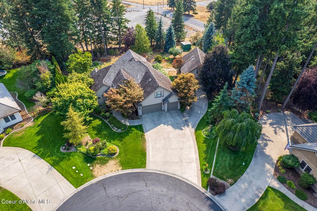 Photo of 1268 WOODSTONE Ct, Hayden, ID 83835 (MLS # 25-9164)