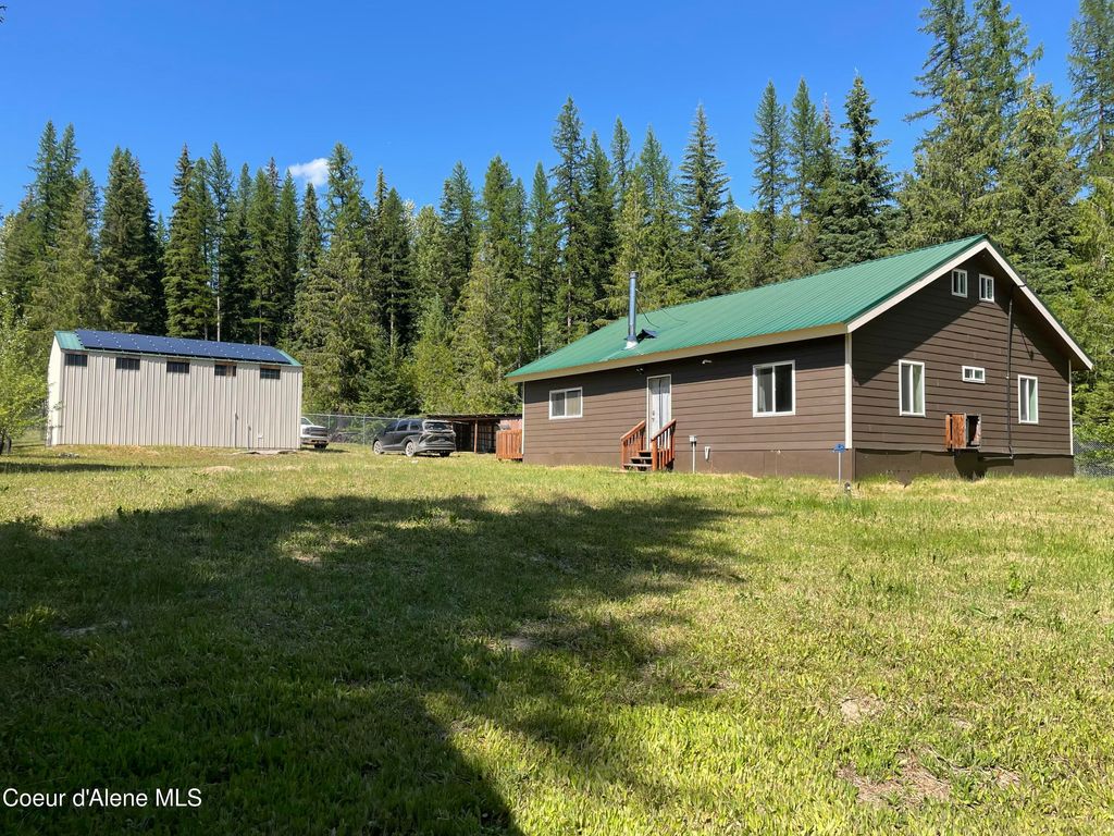 Photo of 1094 Fortyniner Ln, Bonners Ferry, ID 83805 (MLS # 25-7484)