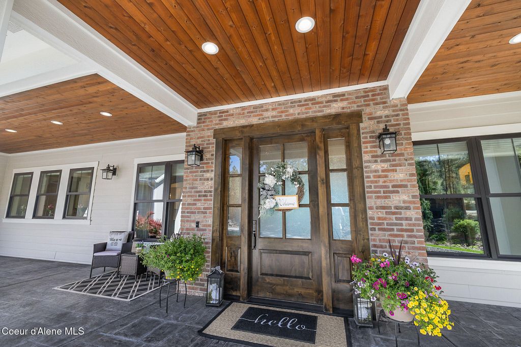 Photo of 7353 Riverview Dr, Coeur dAlene, ID 83814 (MLS # 26-6015)