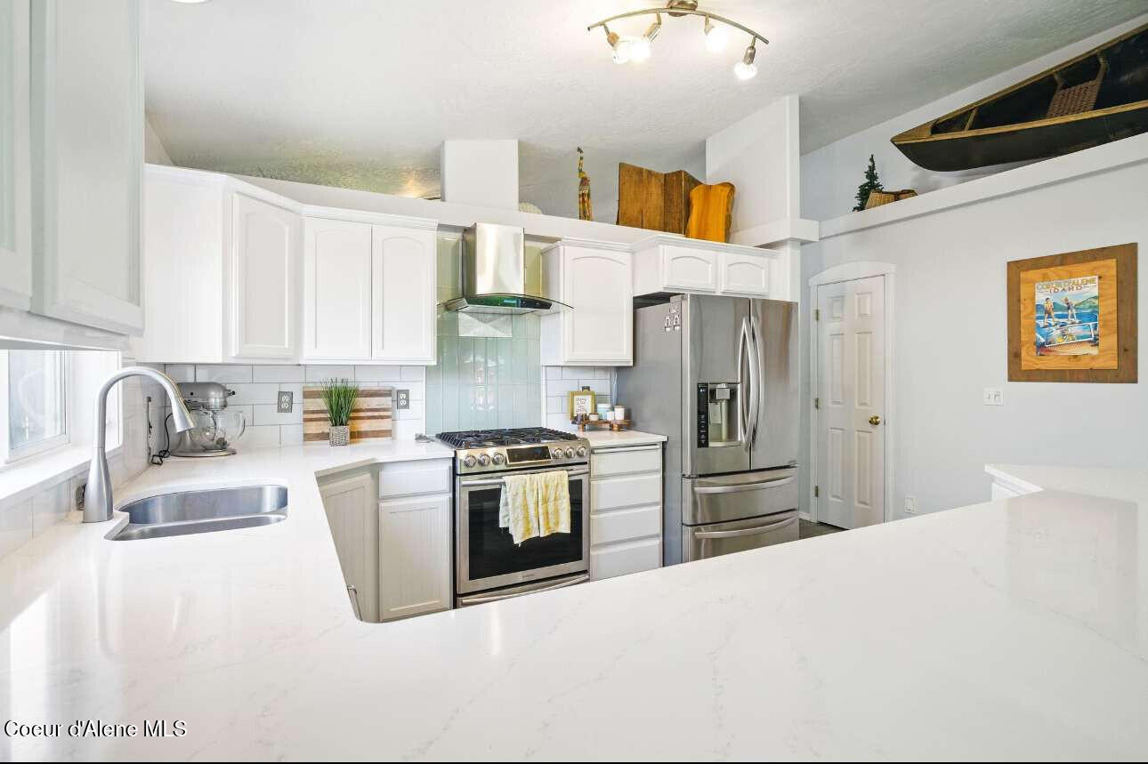 5820 E Steamboat Bnd, Post Falls, Alaska image 9