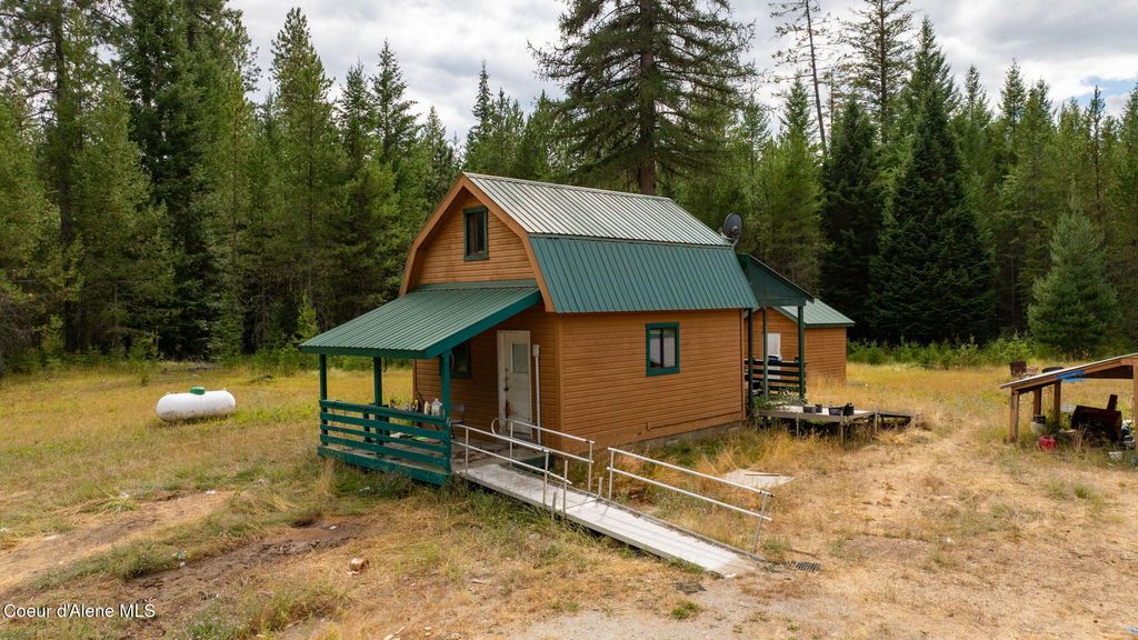 Photo of 404 Hopkins Rd, Sandpoint, ID 83864 (MLS # 25-8578)