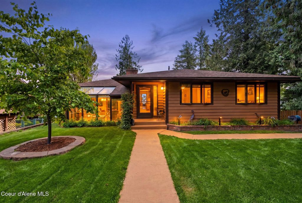 Photo of 2583 Lakeshore DR, Sagle, ID 83860 (MLS # 26-6546)