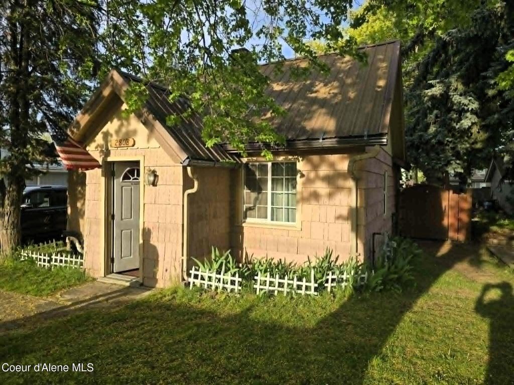 Photo of 2808 11th St, Coeur dAlene, ID 83815 (MLS # 26-4358)