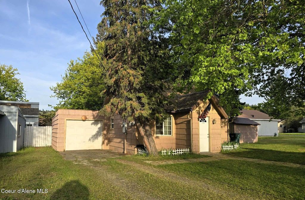 Photo of 2808 11th St, Coeur dAlene, ID 83815 (MLS # 26-4358)